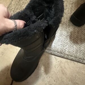 Snow rain short weather proof boot- size 8- new no tags- never worn